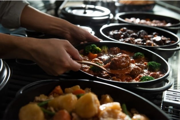 버미큘라의 주물로 제조한 법랑으로 물을 사용하지 않고 조리한 '무수요리'