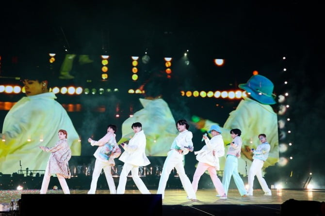 방탄소년단, 2년 만의 오프라인 콘서트로 美 공연 전문 매거진 폴스타 선정 'LIVE75' 1위