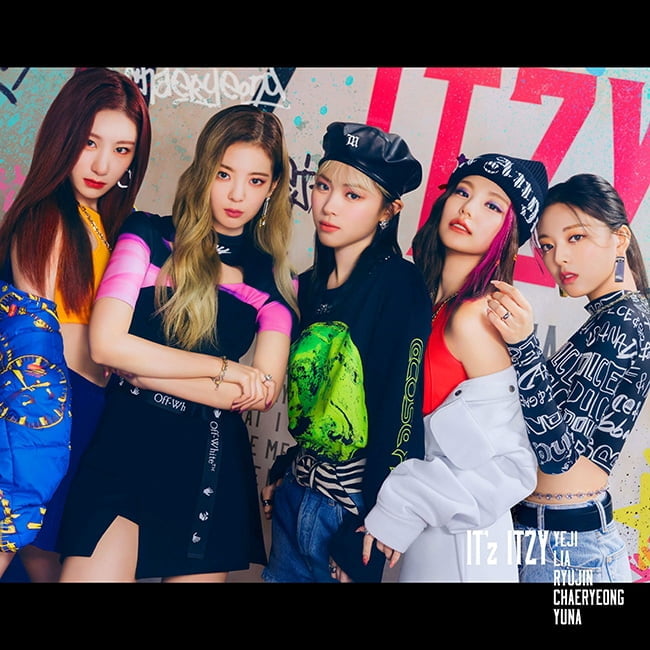 ITZY, 22일 일본 베스트 앨범 'IT'z ITZY' 발매하고 현지 정식 데뷔