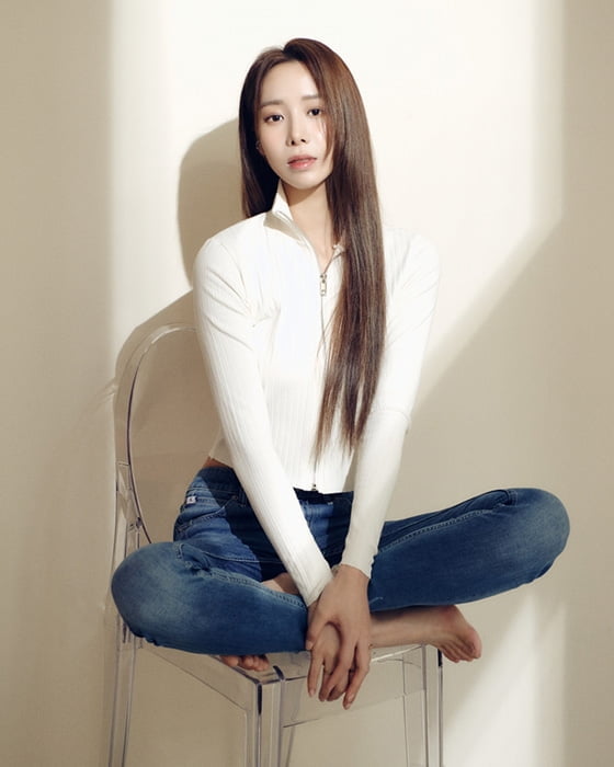 뮤지컬 배우 정유지, 팬들과 함께하는 신년카드 만들기 이벤트 개최
