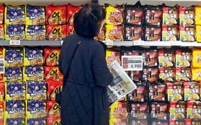 "안 오른 게 없다"…11월 소비자물가 3.7% 상승, 10년 만에 최고