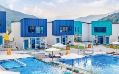 가평 세인트21, 풀빌라 수영장…全 객실 복층 설계