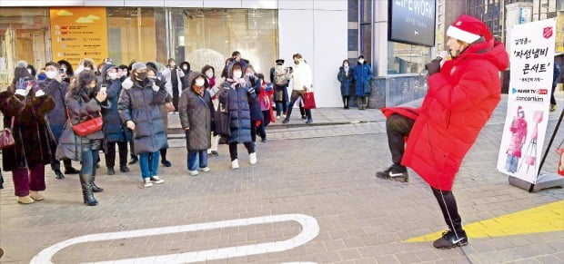 [포토] 이 한파에…가수 김장훈 