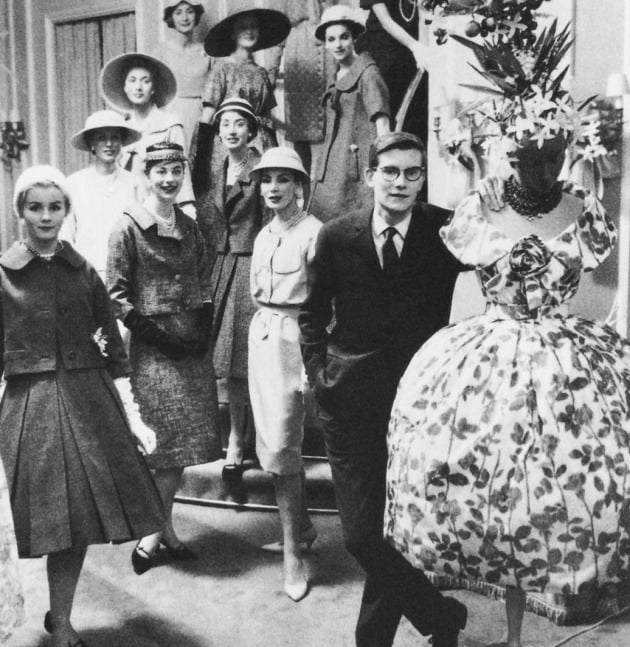 1958년 디올 모델들과 이브생로랑 
사진출처 : 인스타그램 museeyslparis