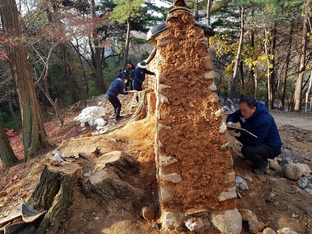 사라질뻔한 400살 전통담장 일부 복원…문화재 지정도 추진