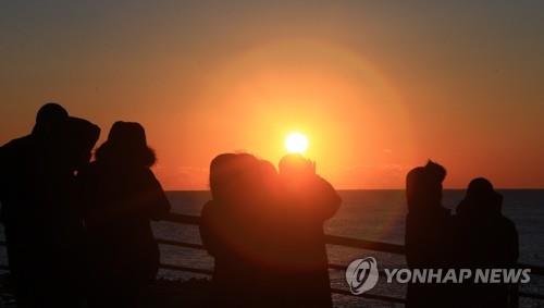 겨울 축제·해맞이 줄취소…위드 코로나 경기회복 기대 '수포'