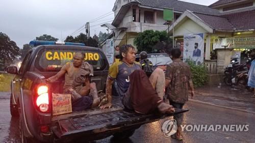 [월드&포토] 화산재에 잿빛 된 인도네시아 동자바섬