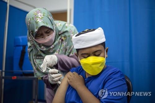 말레이 일일 확진자 5천명 안팎에도 '풀 파티' 299명 체포