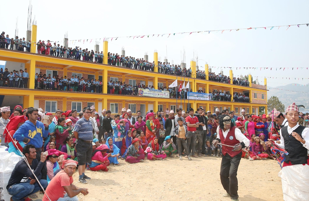 산악인 엄홍길, 네팔에 19번째 '휴먼 스쿨' 짓는다