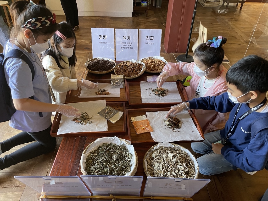 "궁궐서 진맥·체질상담 하세요"…다채로운 고궁 연말행사