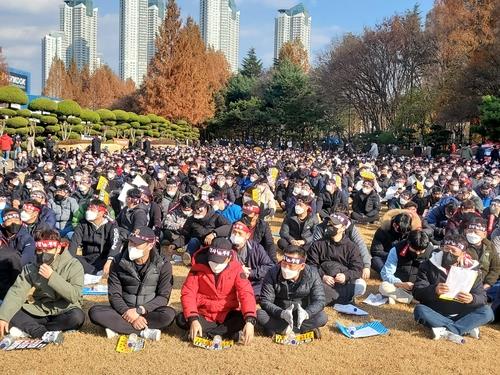 한국타이어 국내 공장 총파업 장기화 우려…입장차 여전