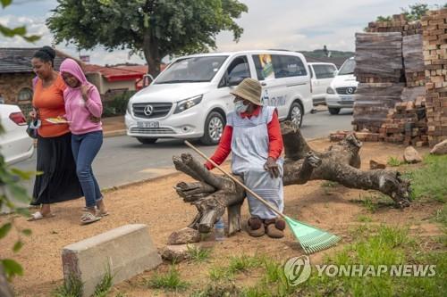 남아공 보건부 대변인 "오미크론 증세 더 약해…일부 면역 회피"