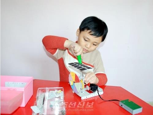 지능 겨루는 북한 유치원생들…숫자·카드암기·로봇조립 경연