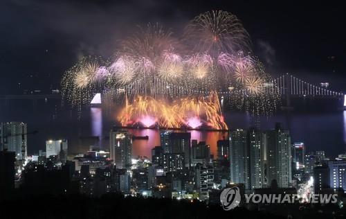 오미크론 직격탄…축제·이벤트 잇단 취소, 연말특수 '물거품'