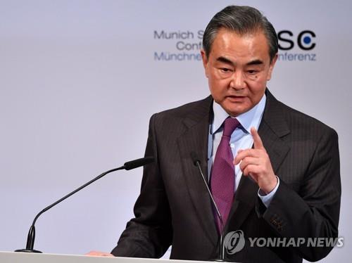왕이, 민주정상회의 개막일에 "아시아특색 민주 일으키자"
