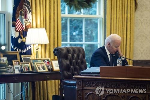 "우크라 대통령, 바이든에 '러시아 당장 제재' 요구"(종합)