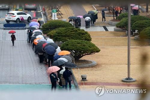 전북 하루 확진자 100명 오르락내리락…"2천800여명 격리중"