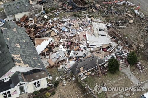 "도시가 성냥개비더미로"…미국 6개 주, 토네이도 덮치며 쑥대밭(종합)