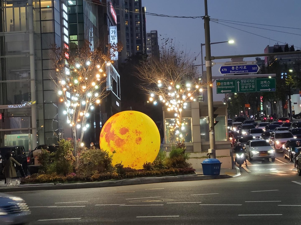 강남구, 연말 맞아 곳곳 '빛의 거리' 조성