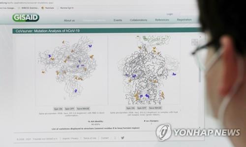 파우치 "새 변이에 현존 백신 한계…보편적 백신 개발 전념해야"