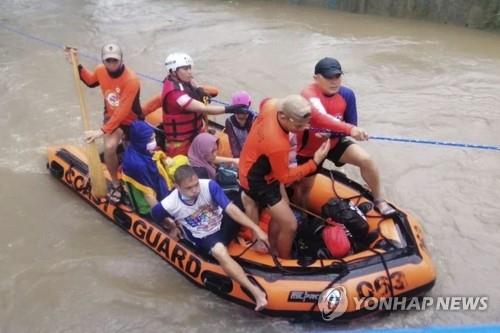 필리핀, 슈퍼 태풍 상륙에 '대규모 백신 접종' 차질