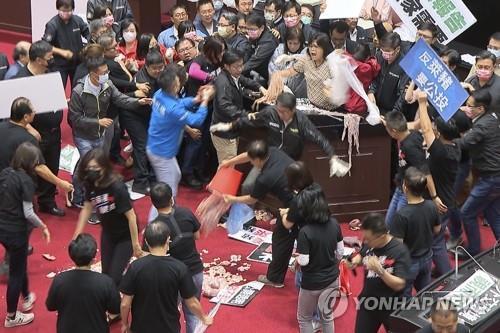 대만 국민투표에 뼈아픈 중국…中매체 "민진당, 주민이익 배신"