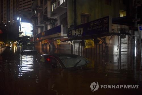 말레이서 며칠째 폭우로 물난리…"2명 사망 1만명 대피"