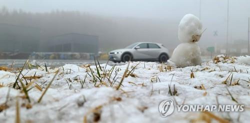 강원 산지 가끔 눈이나 약한 빗방울…"도로 살얼음 주의"