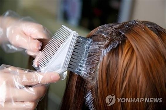 "머리 염색, 표백제 등 임신 중 호르몬에 영향"