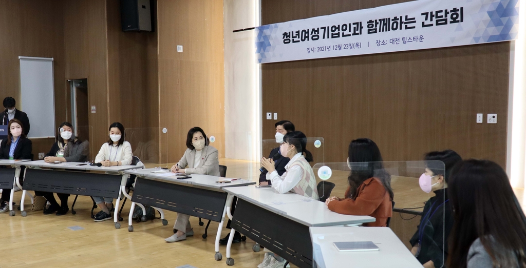 이재명 후보 부인 김혜경, 대전서 여성 기업인들과 간담회