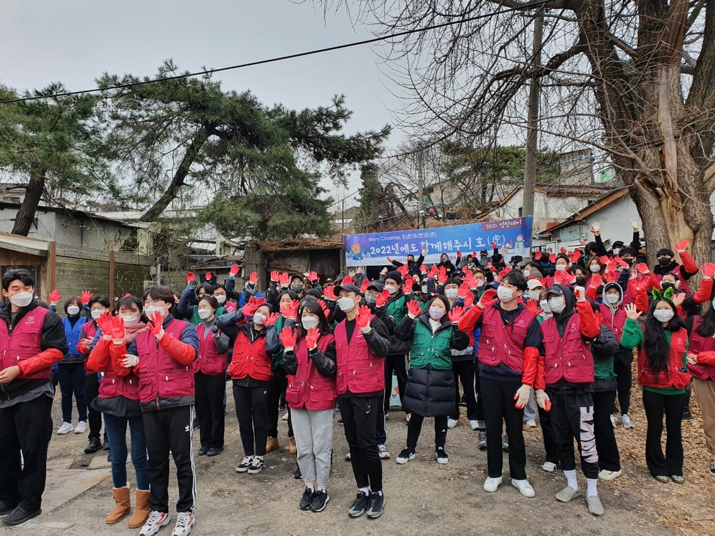 썰렁한 성탄절 이브…캐럴 사라진 거리엔 상인들 한숨만