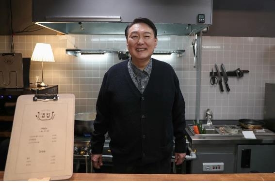 앞치마 두른 셰프 윤석열…내주 '요리 유튜브' 첫 방송