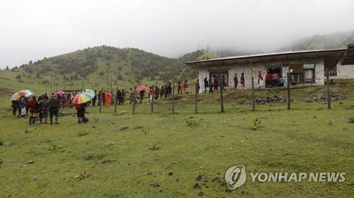 '백신 접종 모범국' 부탄, 남아시아 첫 부스터샷 시행