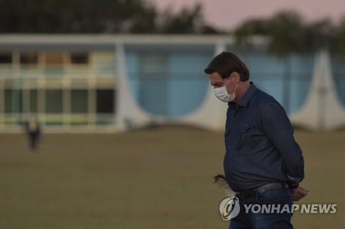 '미접종' 브라질 대통령 만난 하원의원 하루 뒤에 '돌파감염'