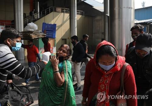 인도 뉴델리 확진자 급증 조짐…영화관 폐쇄 등 방역 강화