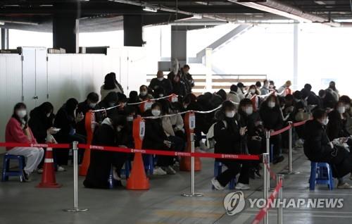 제조업체 집단감염·남구 4개 학교 전수검사…광주 76명 확진