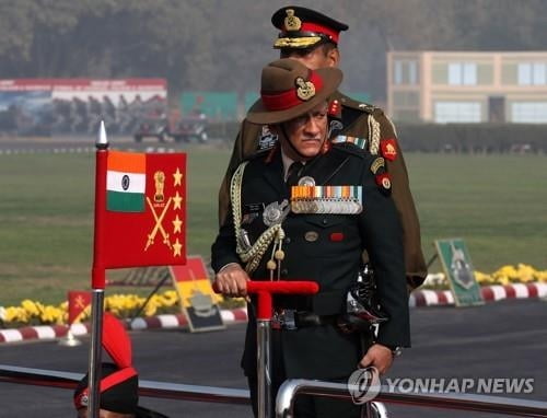 인도군 최고사령관, 헬기 추락 사고로 사망…"부인도 함께 사망"