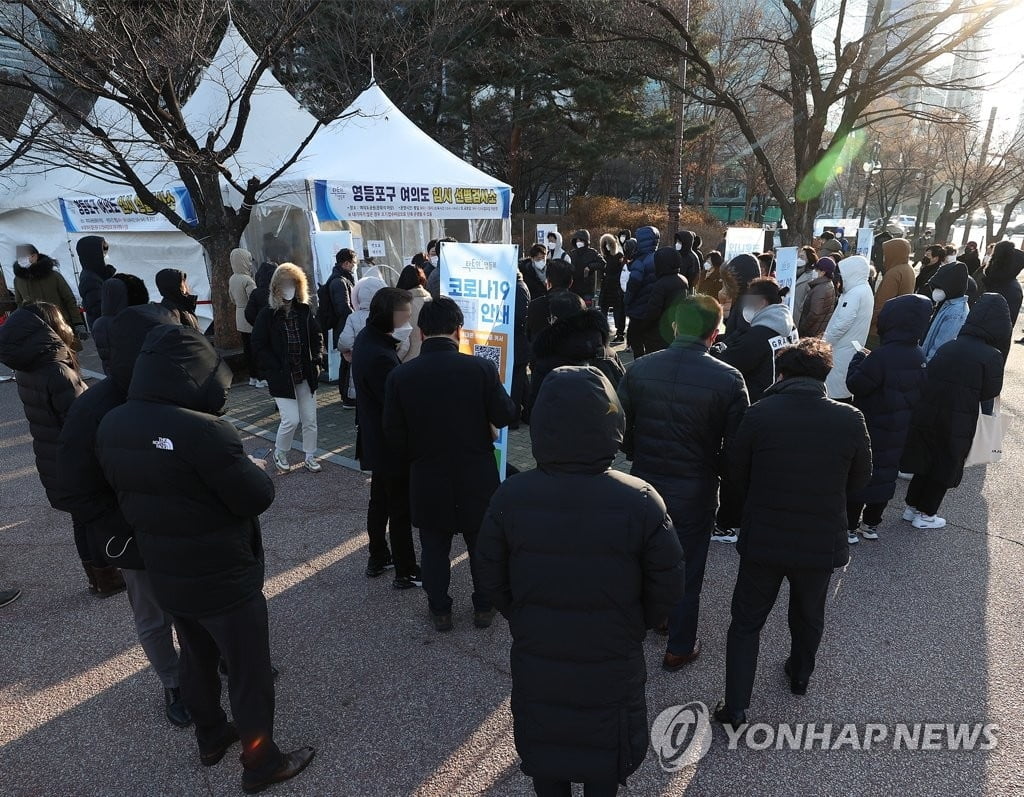 거리두기 하루 앞둔 17일…오후 9시까지 전국서 6,341명 확진