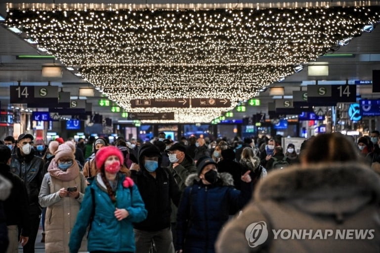 오미크론 공포에 '시계 제로'…다시 빗장 거는 세계