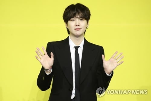 BTS 슈가, 코로나19 확진…국내서 자가격리