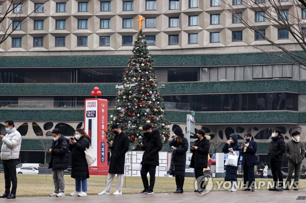 오후 9시까지 전국서 5천57명 확진…25일 6천명대 예상