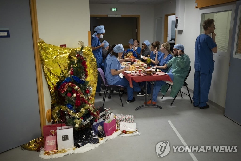 "곧 10만명" 경고한 프랑스, 이틀째 10만명 육박 '최다'