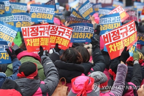 "백신휴가는 무슨"…비정규직 33.3% 코로나 후 '실직'