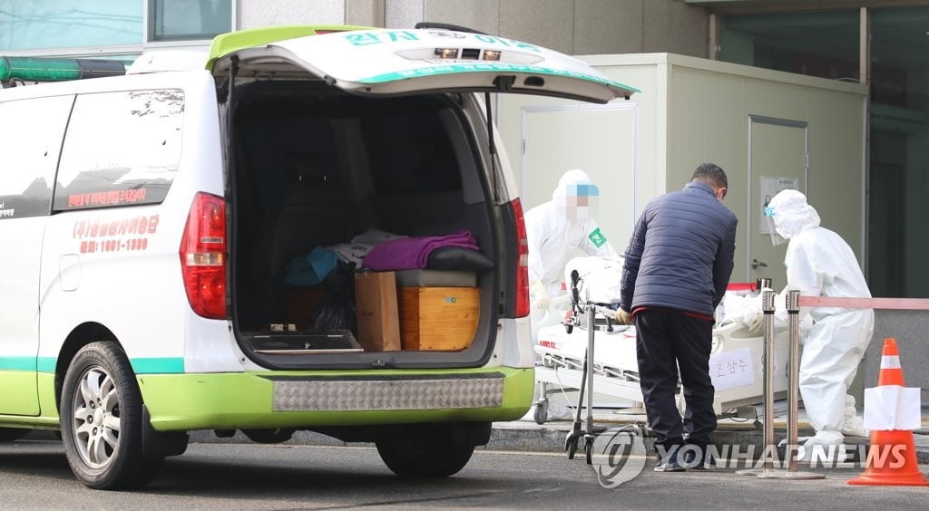 오미크론 감염자 격리기간 단축할 듯…"지침 개정"