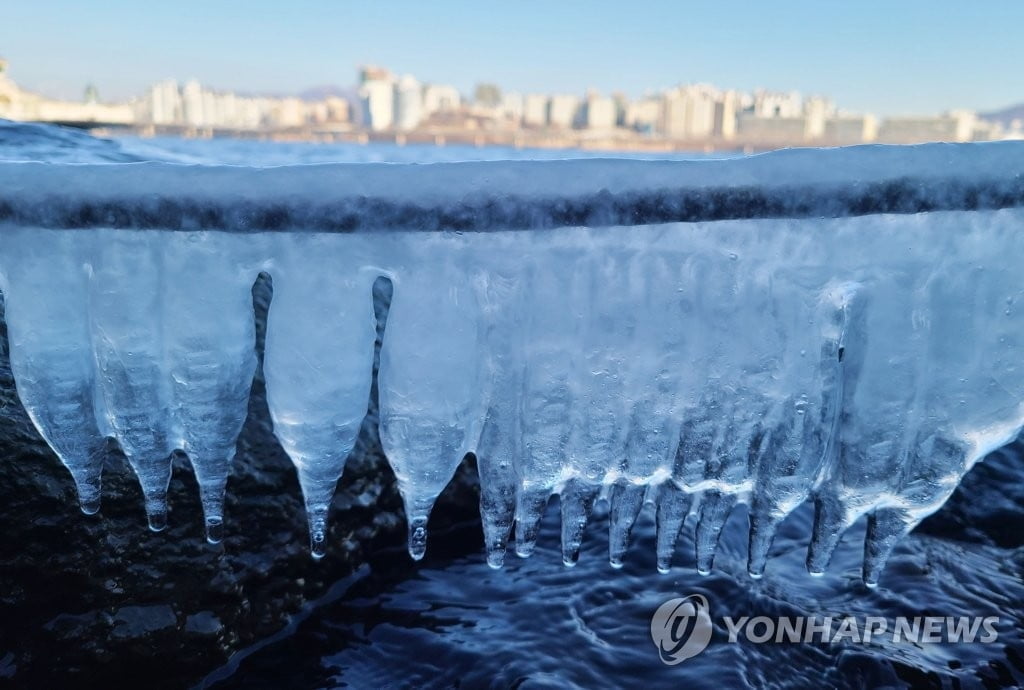 올해 마지막 날도 전국 '꽁꽁'…전라·제주 눈비