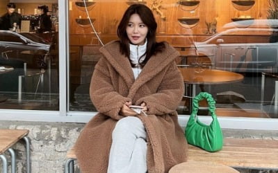 '정경호♥' 최수영, 500만원 코트와 10만원 비건백의 조합…명랑+발랄 [TEN★]