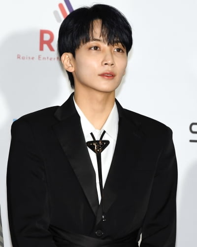 [TEN 포토] 세븐틴 정한 '날렵한 턱선'