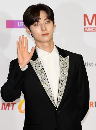 [TEN 포토] 뉴이스트 민현 '잘생김이 넘쳐흘러'