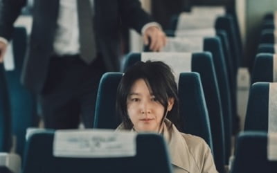 '구경이' 이영애 VS 김혜준, 기차 안 은밀한 만남