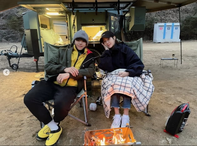 박은석, '팬하 록련커플' 이지아와 재회...지하철 광고+캠핑은 덤[TEN★]